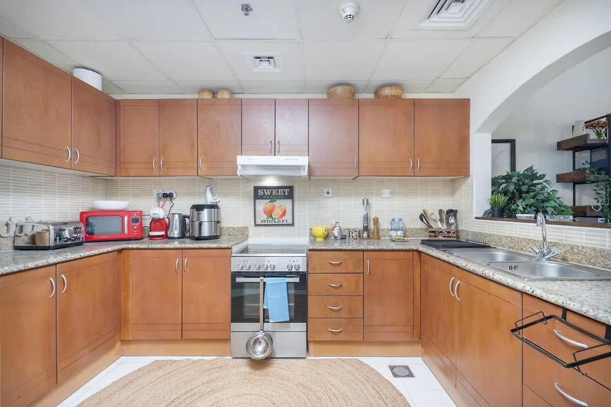 Modern Aesthetic 1-Bedroom Apartment With Exudes Warmth And Style In Jlt! دبي 0*,