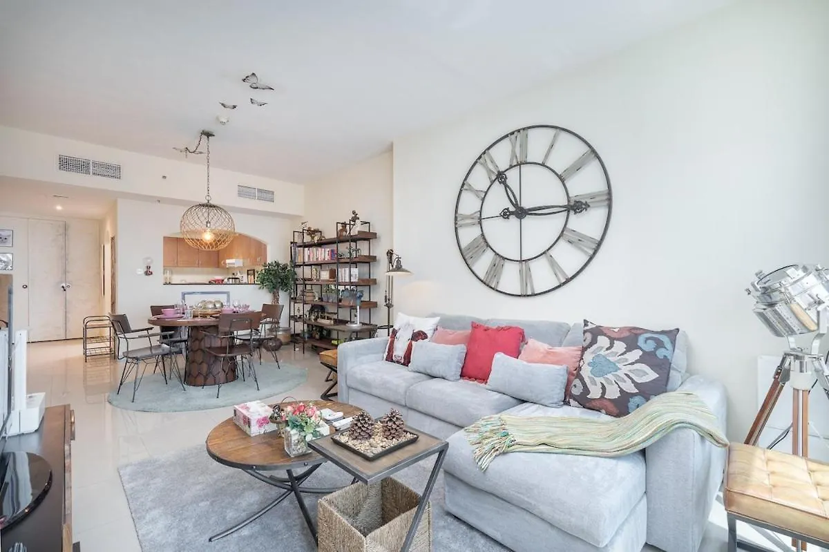 Modern Aesthetic 1-Bedroom Apartment With Exudes Warmth And Style In Jlt! دبي